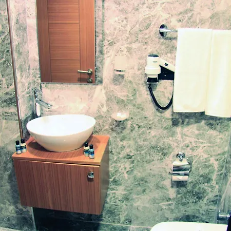 Bergama Old 3*