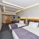 Bergama Old 3*
