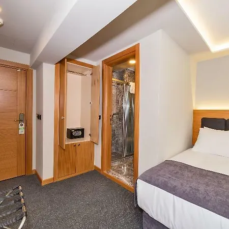 Bergama Old Hotell 3*