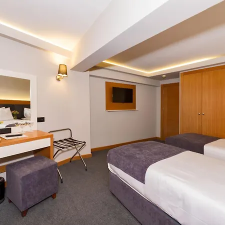 Bergama Old 3*