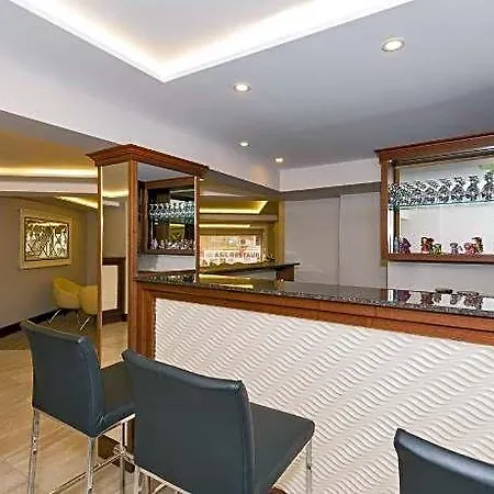 Bergama Old 3*