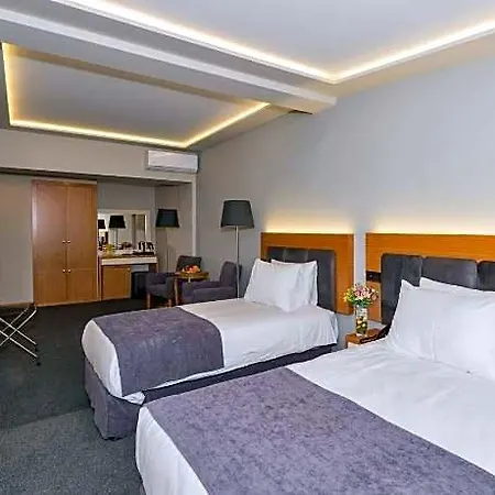 Bergama Old 3*