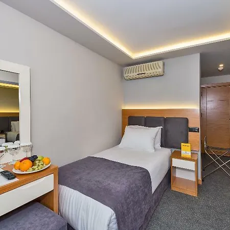 Bergama Old 3*