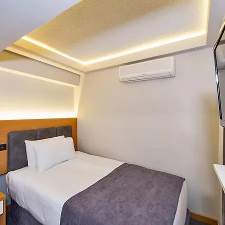 מלון Bergama Old 3*