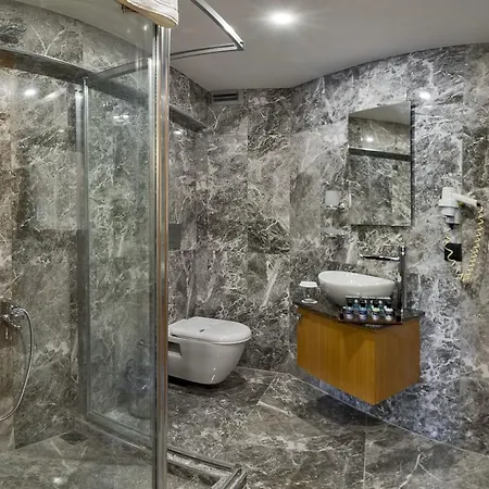 מלון Bergama Old 3*